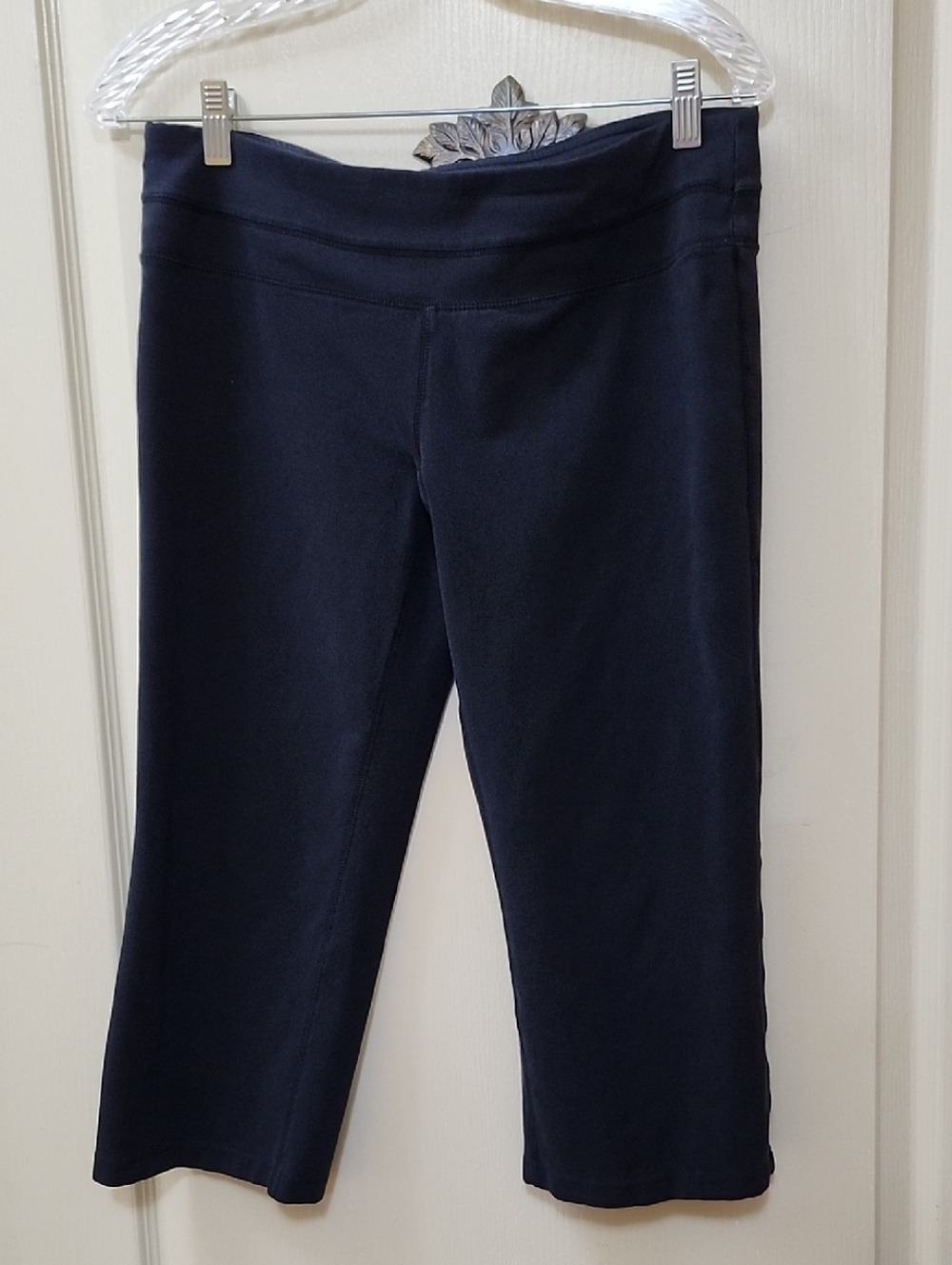 GAPBODY CROPPED WORKOUT CAPRI PANTS
